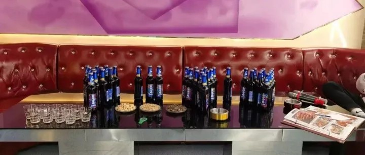 <em>嘉峪關(guān)</em>大唐美食街音樂(lè)酒吧對(duì)外轉(zhuǎn)讓或空轉(zhuǎn)