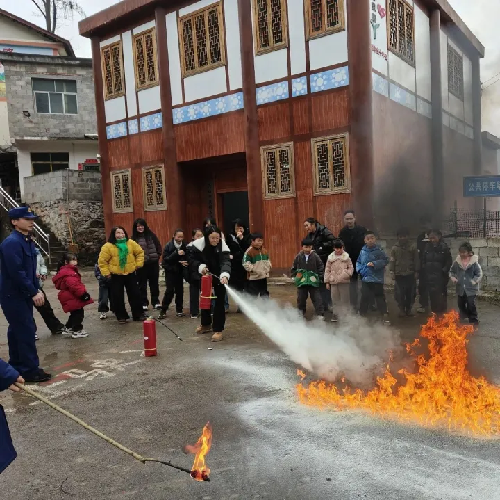 清镇市开展儿童福利领域冬季消防安全宣传培训