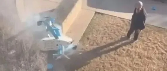險(xiǎn)些起火!亞馬遜送貨無(wú)人機(jī)撞上公寓樓后墜落