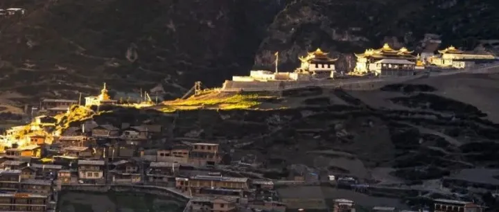 大西北懸崖絕壁下的世外村落，扎尕那