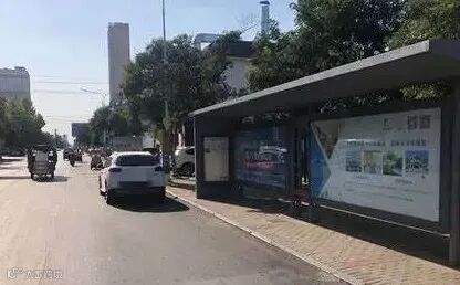 注意！占用公交站臺停車，小心被罰！