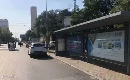 注意！占用公交站台停车，小心被罚！