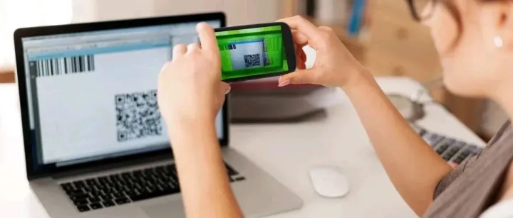 全球千禧一代正在重新定義生活與消費優(yōu)先級，遠(yuǎn)離傳統(tǒng)目標(biāo)，轉(zhuǎn)向?qū)＜宜Q的“策略性快樂”。