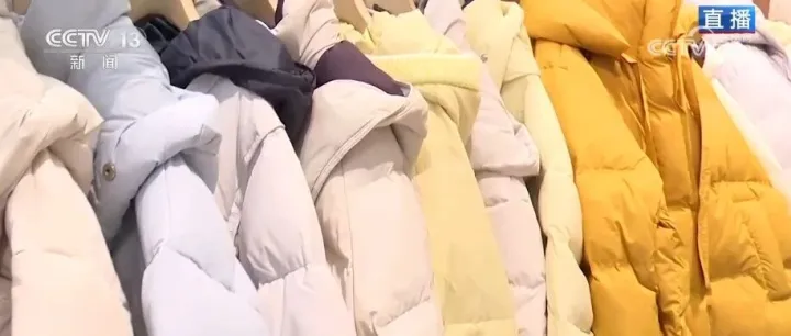 行业聚焦 | 国潮点亮“年经济”，新中式拜年服走俏 ，马年配饰两个月卖超 1.5 万件