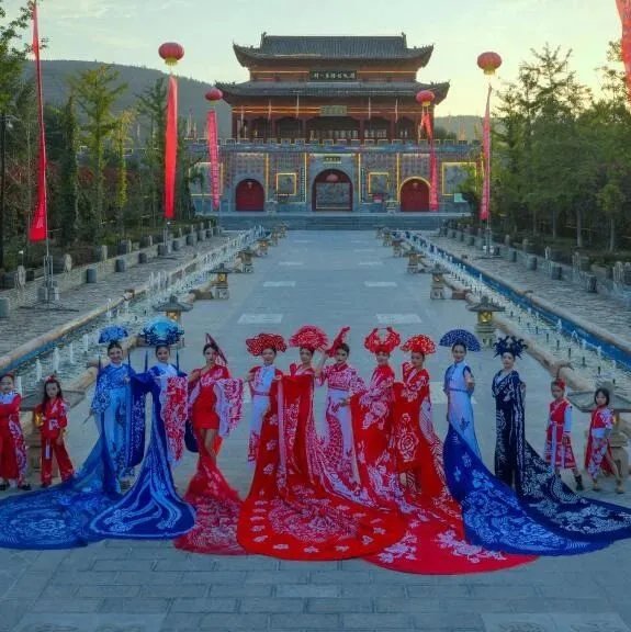 下窗棂、上T台 黄土高原非遗剪纸“破圈”出彩