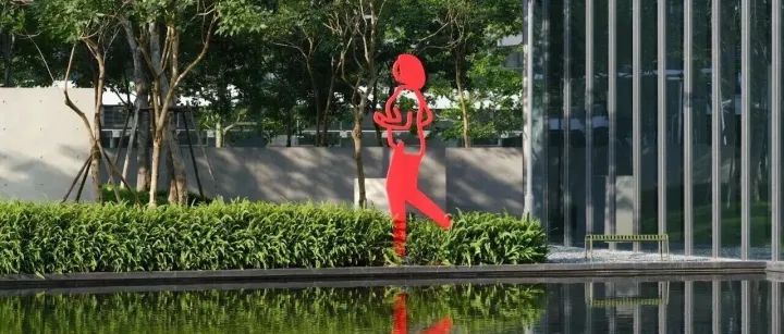 和美术馆 户外馆藏雕塑 | 朱利安·奥培《Yasmin 1》