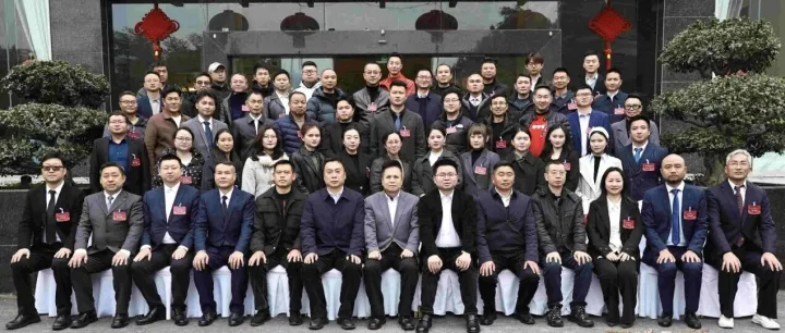 黔西南州網(wǎng)絡(luò)人士聯(lián)誼會(huì)換屆選舉產(chǎn)生新一屆領(lǐng)導(dǎo)班子，凝聚“網(wǎng)動(dòng)力”