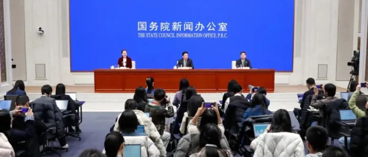 我國已成為農(nóng)用無人機(jī)保有量第一大國！中央一號文件部署發(fā)展農(nóng)業(yè)新質(zhì)生產(chǎn)力：無人機(jī)已成為必不可少的“新農(nóng)具”，繼續(xù)拓展無人機(jī)應(yīng)用場景