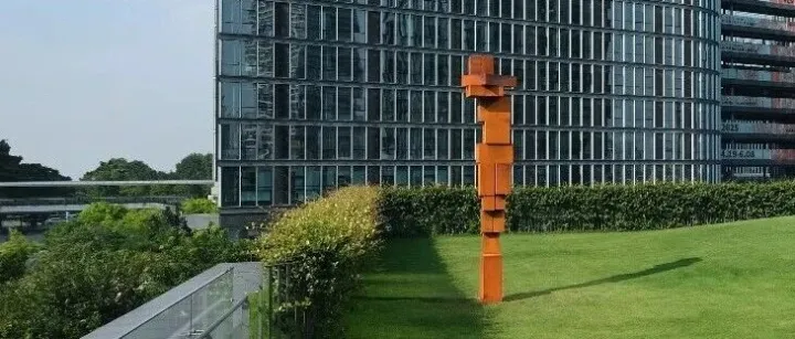 和美术馆 户外馆藏雕塑 | 《BIG HOME <em>II</em>》