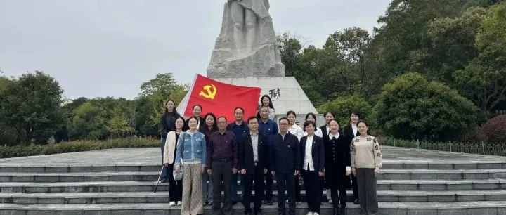 【共建启新篇】当万年甑皮岩遇上青春思政课——校馆携手点亮实践育人新课堂