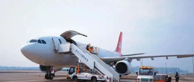 京东航空空客A330货机国际首航：重庆直通南亚，打造西部开放“快捷通道”