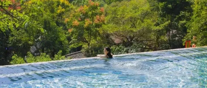 藝術(shù)盛宴漸入尾聲，暖意生活悄然接棒！11月，到重慶的溫泉里尋找專屬幸福