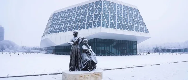 马踏春风，乐韵满城——在艺术盛宴中感知欢腾中国年