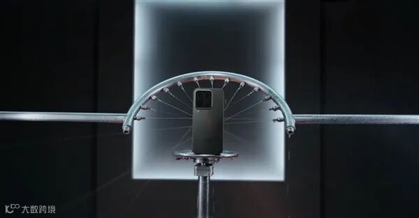 行业首款性能Ultra来了！iQOO 15 Ultra正式发布：4999元起