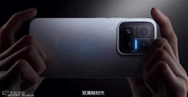 行业首款性能Ultra来了！iQOO 15 Ultra正式发布：4999元起