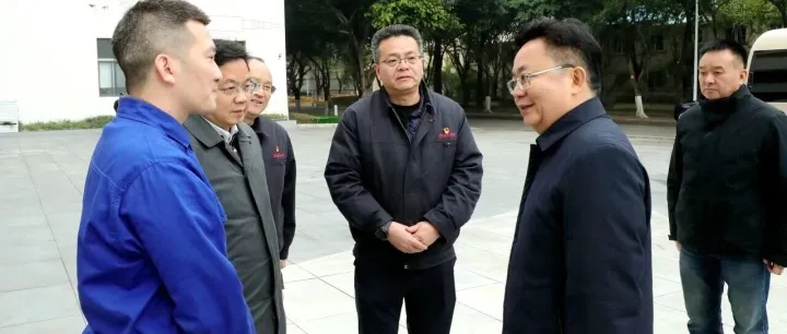 刘光强慰问全国劳动模范叶林伟