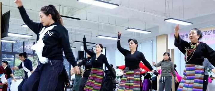 <em>昌都</em>弦子舞福州站人气爆棚