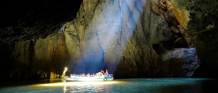 藏不住了！毕节九洞天短视频大赛启动，3 场主题赛承包冬春万元福利！