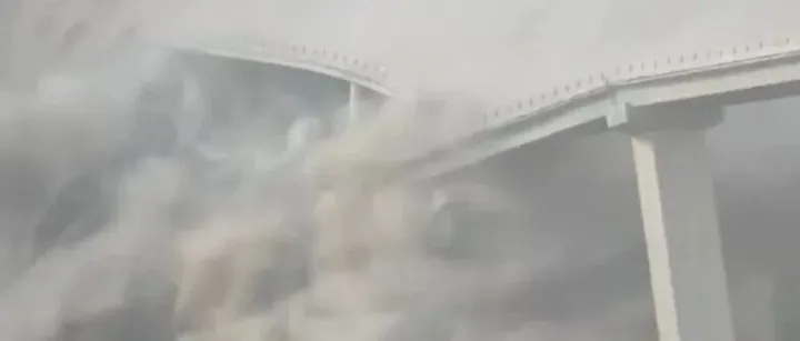 四川<em>阿坝</em>一座大桥发生垮塌