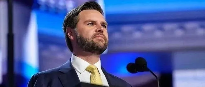 “乡巴佬”万斯的无知无礼，可悲又可怜！