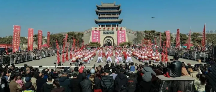 “祖籍陕西韩城县·司马迁故里过大年”2026韩城市群众文体展演暨促消费活动隆重举行