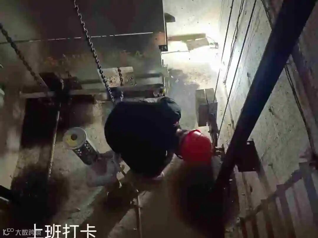 节前电梯巡检 (8).jpg