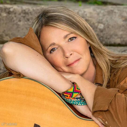 Hélène Rollès | Spotify