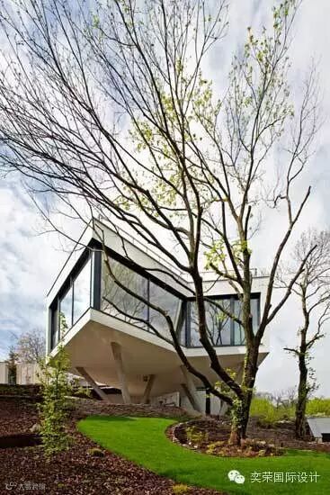 不规则的房屋支架