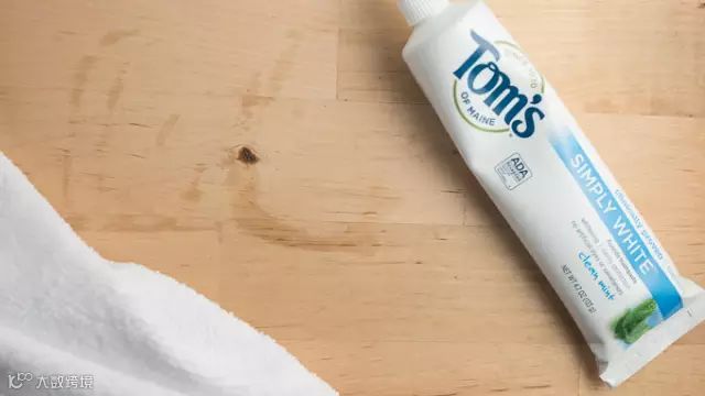 How-to-remove-water-stains-with-toothpaste-4.jpg