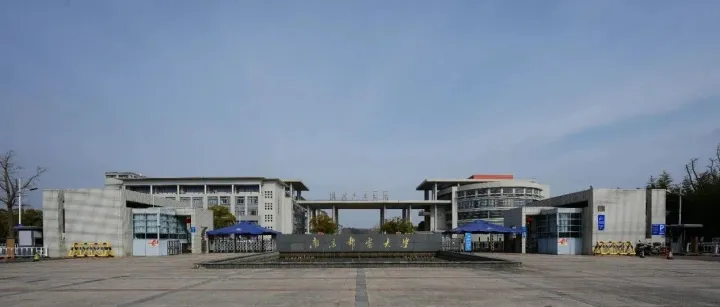 银鞍照白马  飒沓如流星