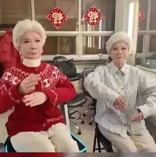 创始人讲述制作蔡明仿生人经过：请了30年前蔡明扮演机器人时的化妆师，约一个半月完成制作