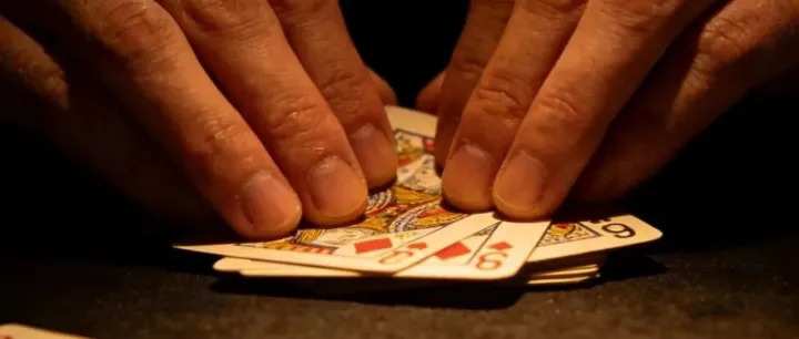 湖南一男子刚领到百万征收款，就被亲戚牌桌上5次设局诈骗175.12万元：招募多人组成“气氛组”，刺激其加大赌注