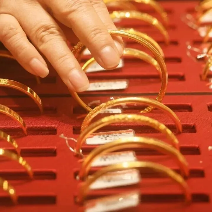 金价暴跌，刚买的金饰能退吗？