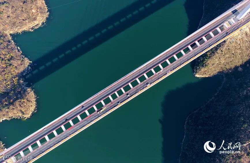 渑淅高速丹江小三峡特大桥。人民网记者 王玉兴摄