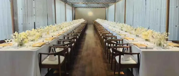 优雅与实用并存：晚宴家具选购与搭配建议