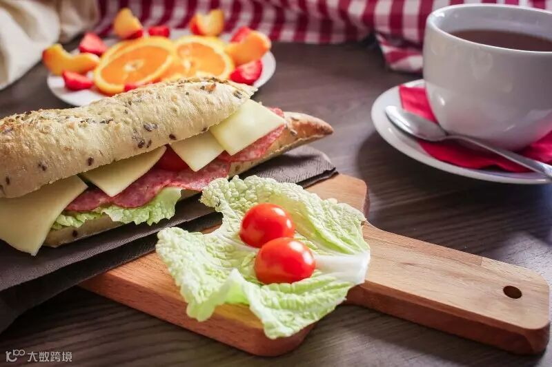 fresh-baguette-breakfast-picjumbo-com.jpg