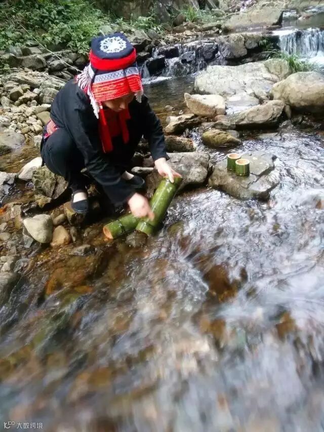 编辑区添加图片模板,点击图片区域可以更换图片。