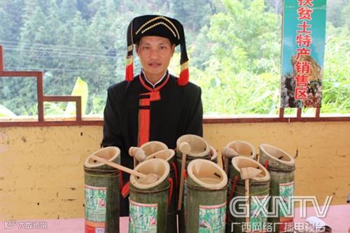 编辑区添加图片模板,点击图片区域可以更换图片。