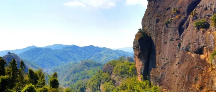 大美净瓶石：一柱孤擎，千年守望