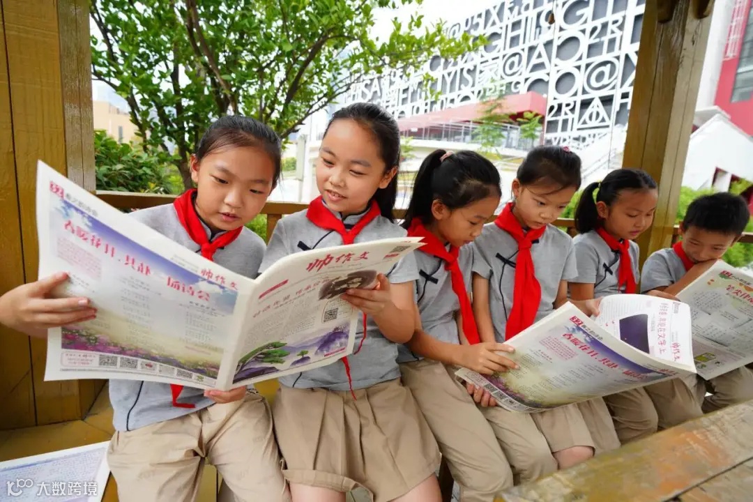 帅作文宣传小学生读报.jpg