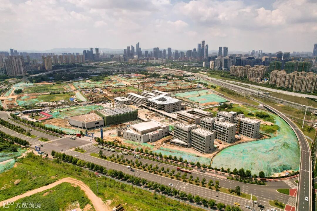 中华中学雨花校区 (2).jpg