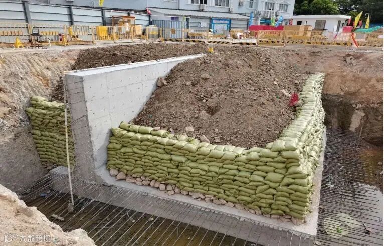 11 U型槽主体结构覆重反压.jpg