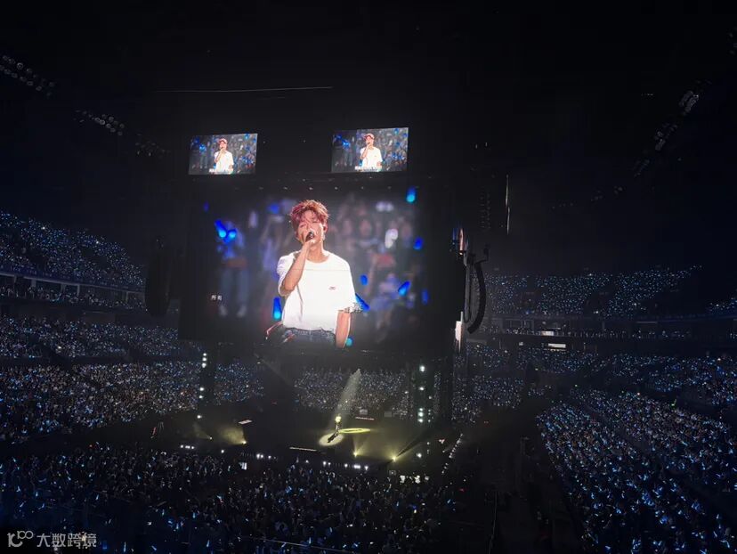 陈楚生南京演唱会吸引众多歌迷奔赴。南京日报/紫金山新闻记者李子俊 摄