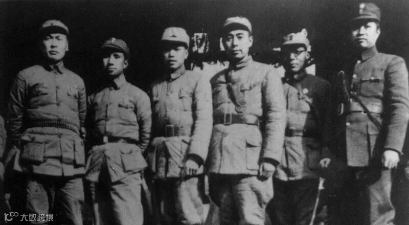 5、1939年周恩来与新四军领导人在云岭.jpg