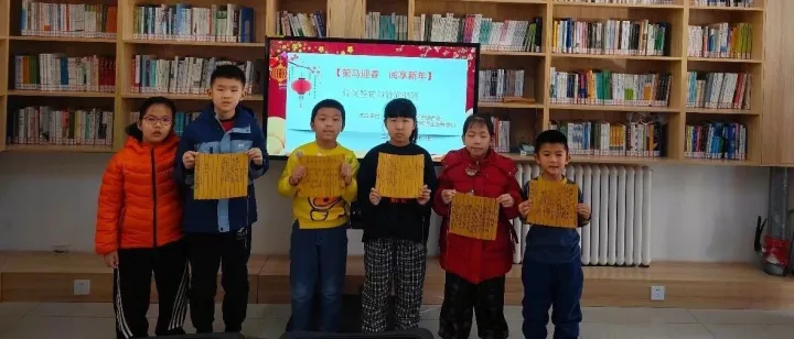 【策马迎春 阅享新年】市图书馆开展诗词鉴赏与竹简书写活动