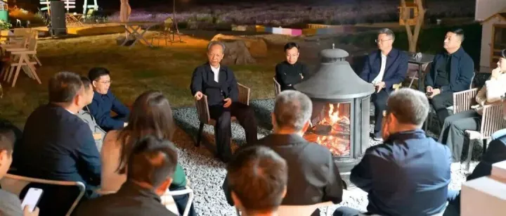 广东省中山市委书记与干部聊到凌晨