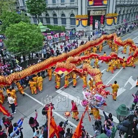 居民旅客夾道觀賞迎春接福 龍騰濠江福滿城