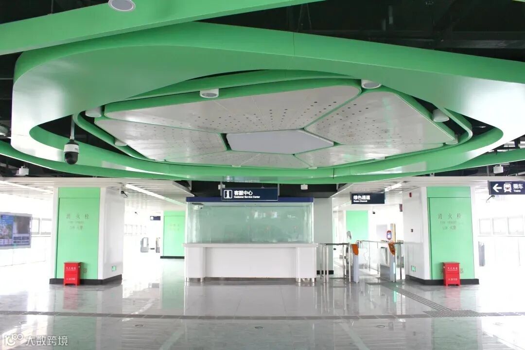 童世界站站厅中央的“花朵”