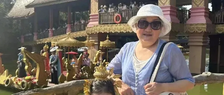 何碧秀【文艺天地】本命年，我站在鞭炮花下