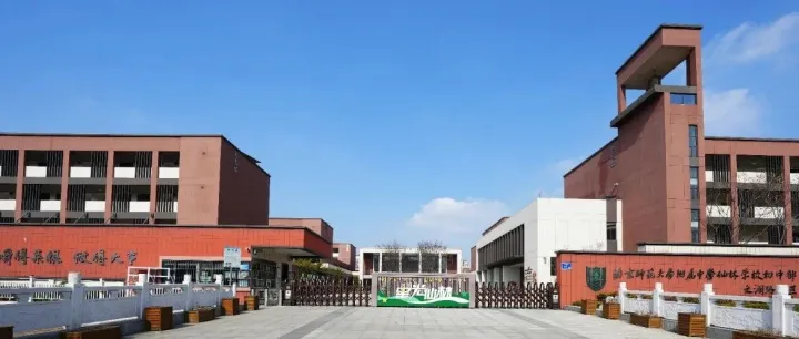 年年岁岁身长健,负岁年年春草长